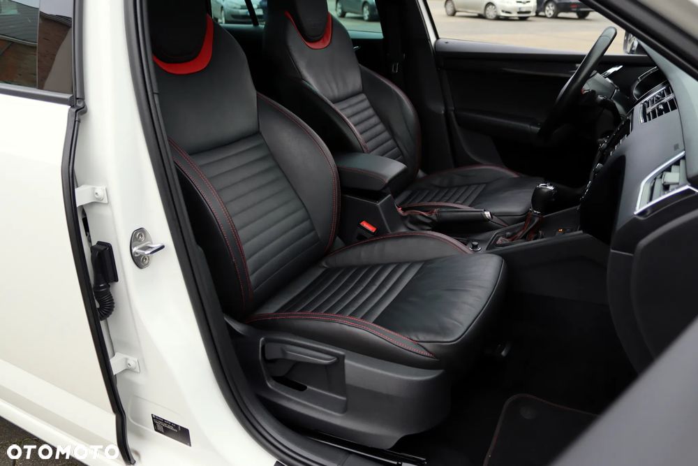 Skoda Octavia 2.0 TDI 4x4 DSG RS - 24