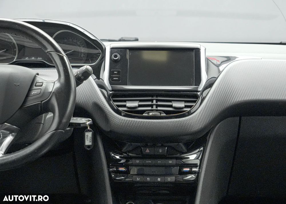 Peugeot 2008 1.2 PureTech Turbo EAT6 S&S Allure - 19