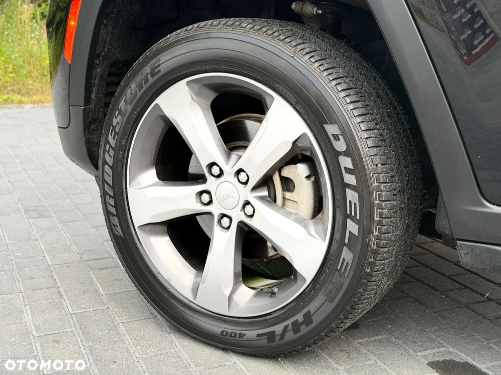 Jeep Grand Cherokee - 12