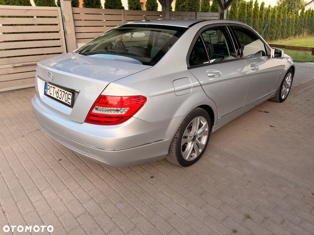 Mercedes-Benz Klasa C 180 CGI Automatik BlueEFFICIENCY Avantgarde - 4