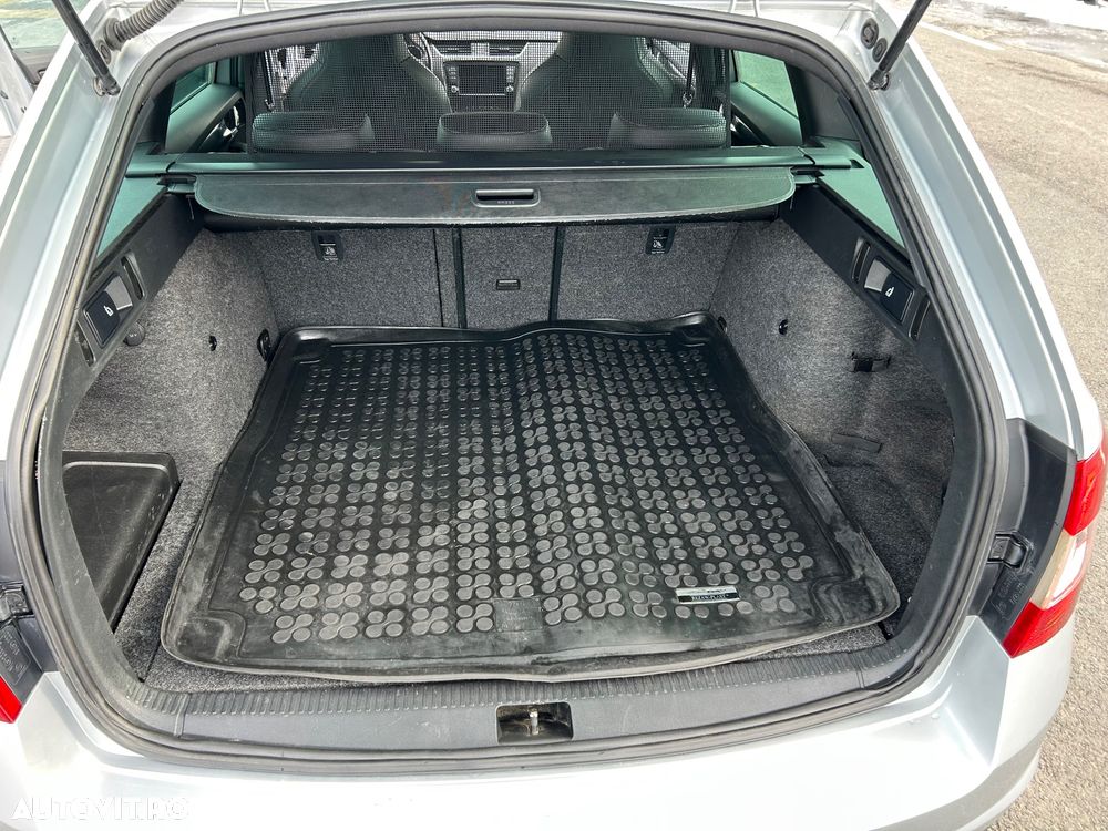 Skoda Octavia 2.0 TDI (Green tec) DSG RS - 11