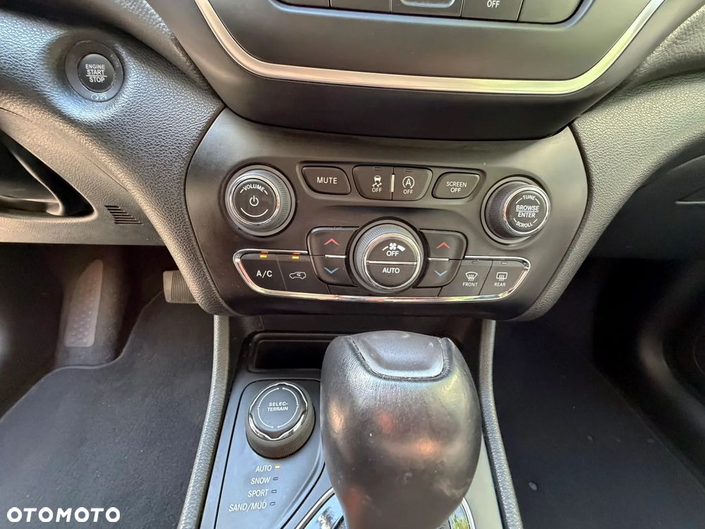 Jeep Cherokee - 28