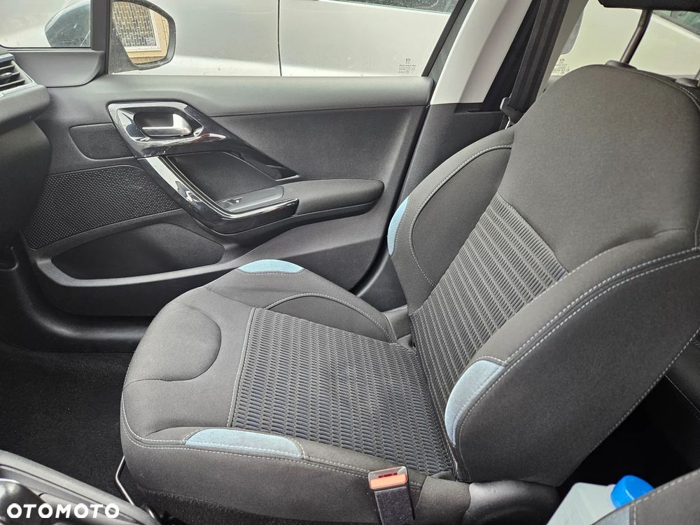 Peugeot 208 1.2 PureTech Style - 18