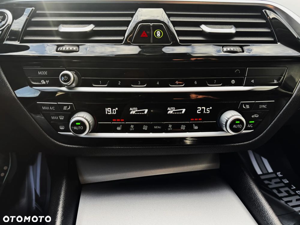 BMW Seria 5 520i Sport Line - 26