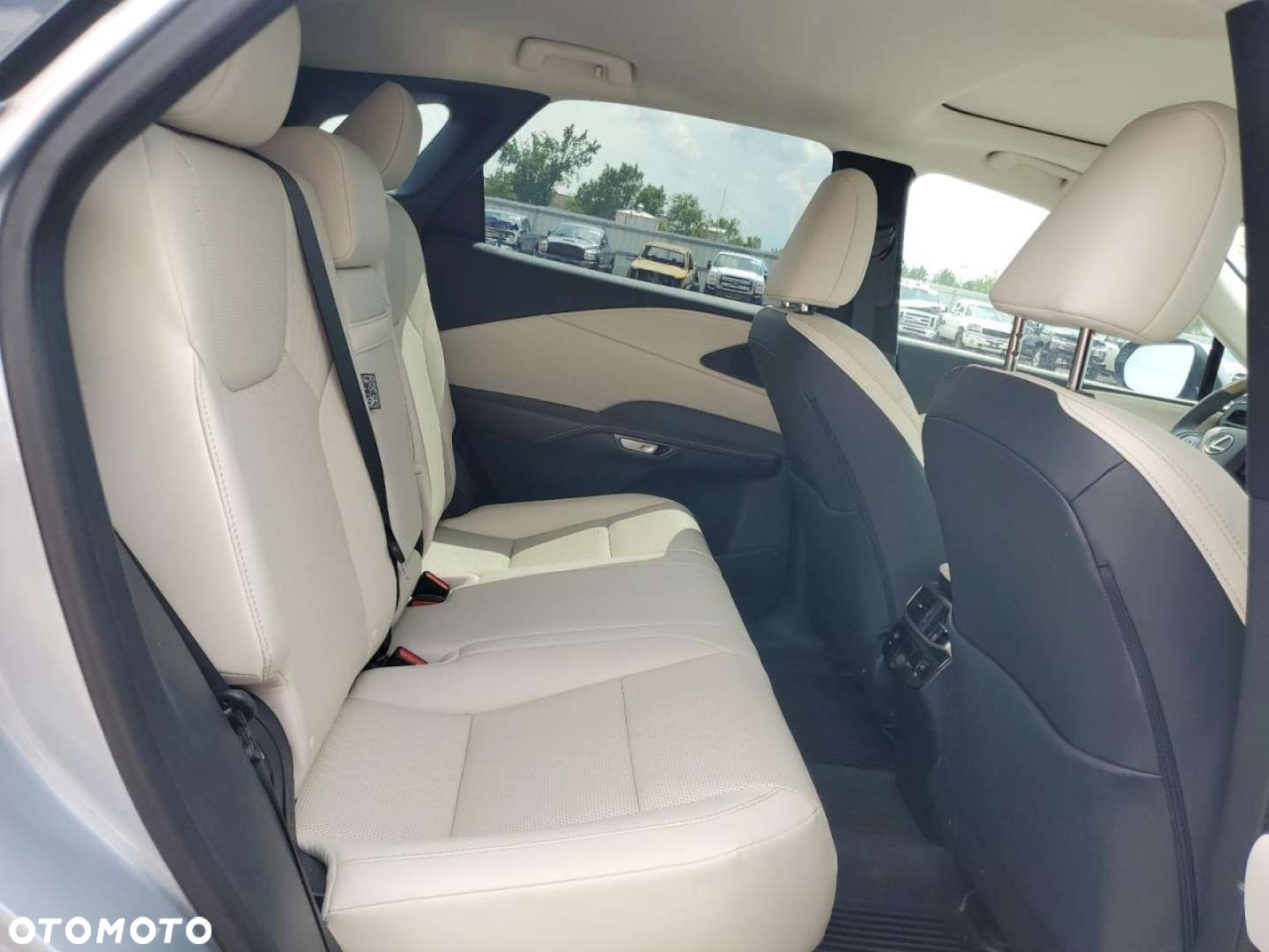 Lexus RX - 12