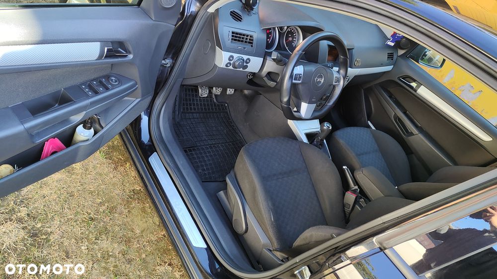 Opel Astra 2.0 T Cosmo - 8