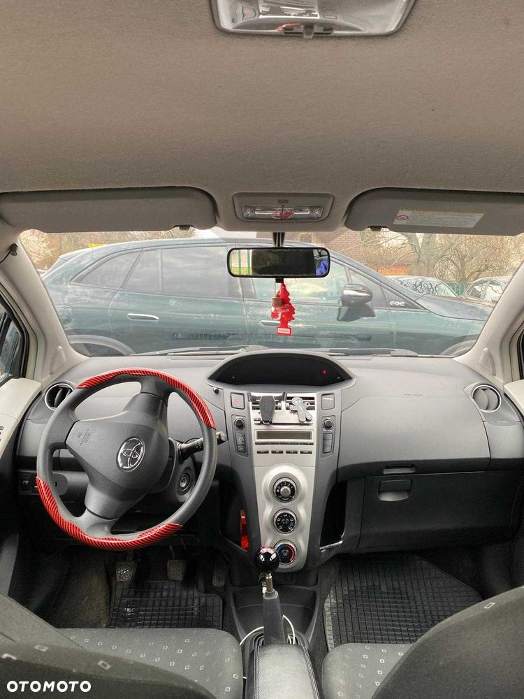 Toyota Yaris - 5