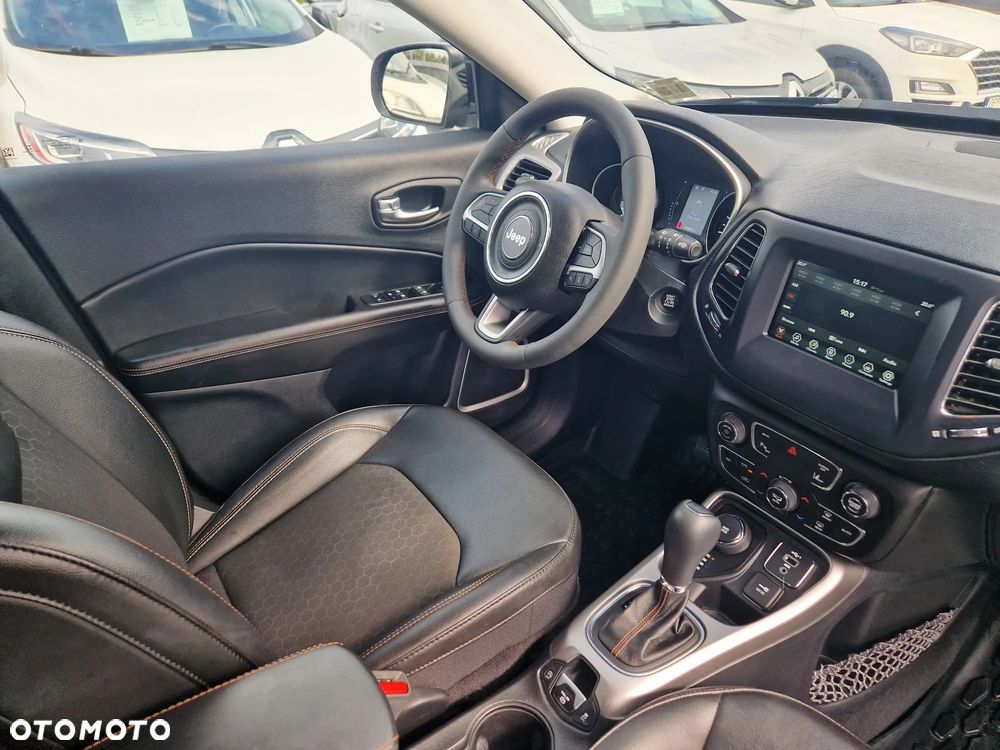 Jeep Compass - 33