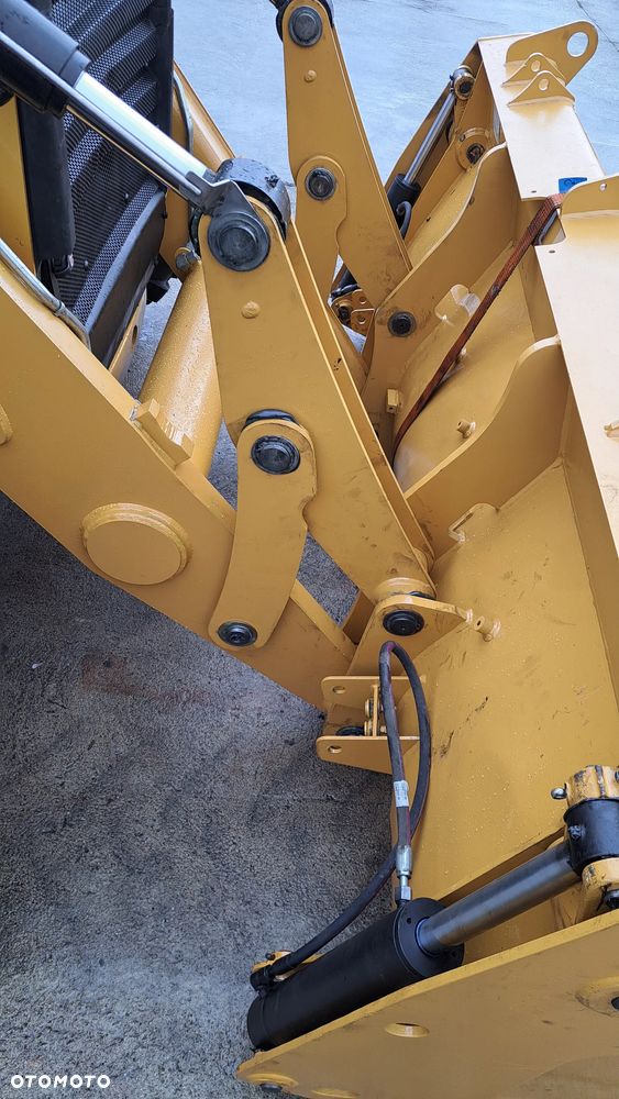 Caterpillar 432F3 - 8