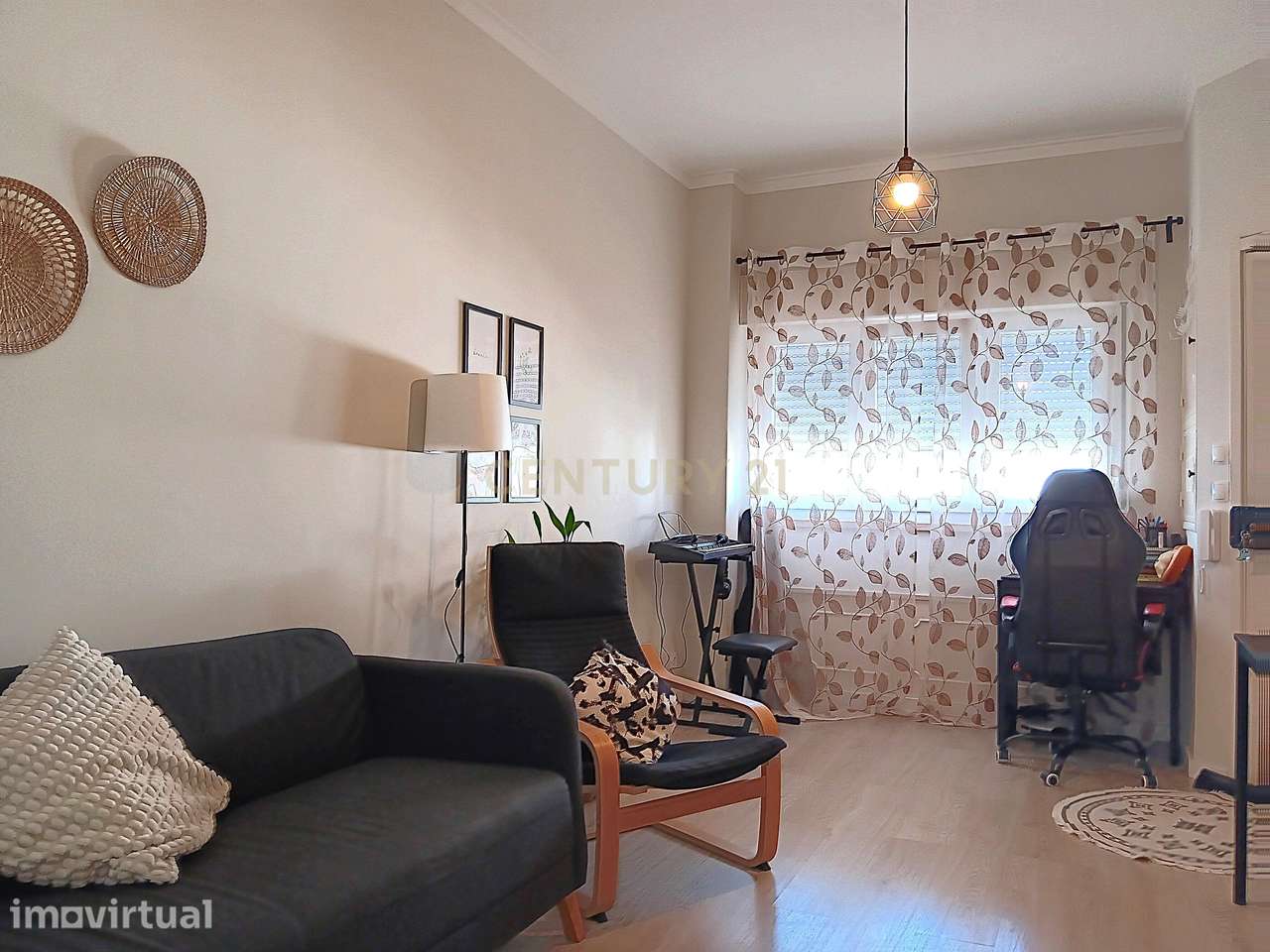 Apartamento com 2 Assoalhadas - Completamente Remodelado - Junto à CP - Grande imagem: 5/10
