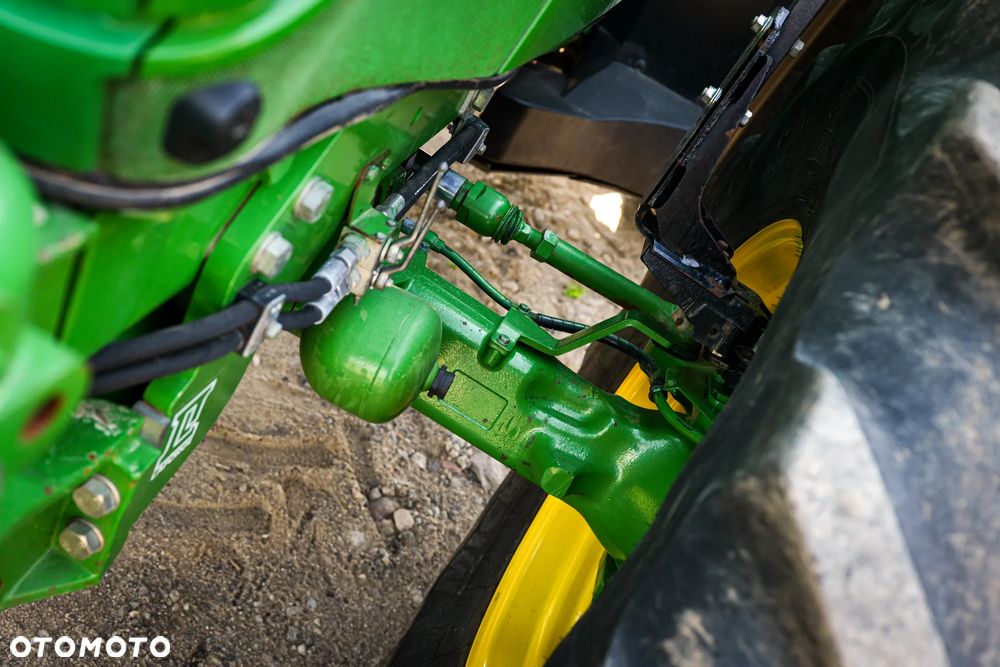 John Deere 6215R - 11