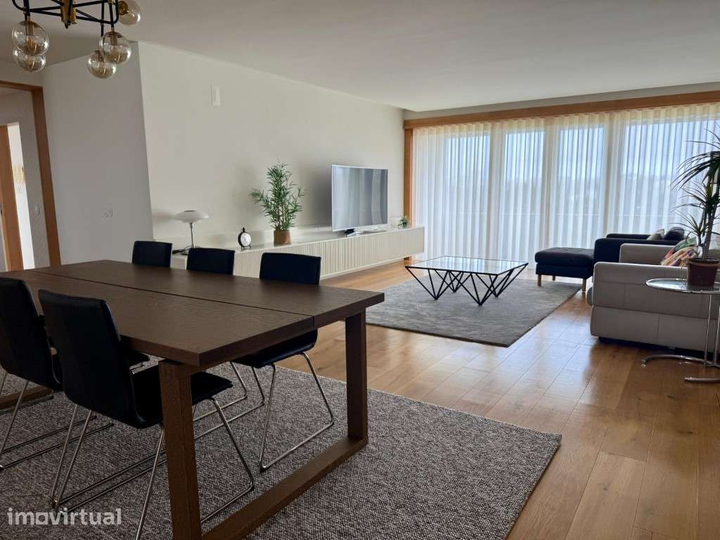 Apartamento T4 Mobilado , com vista desafogada para o rio Douro, ao... - Grande imagem: 4/32