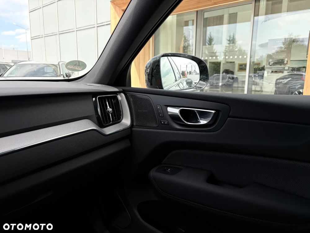 Volvo XC 60 B5 B AWD Plus Black Edition - 18