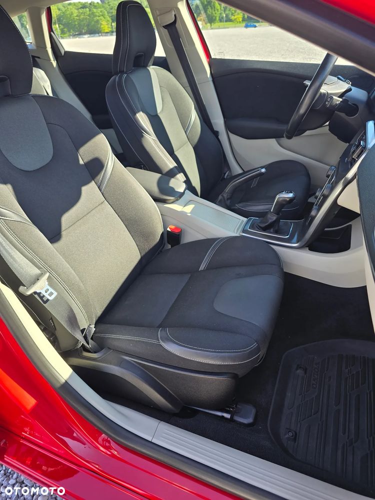 Volvo V40 T2 Drive-E Momentum - 14