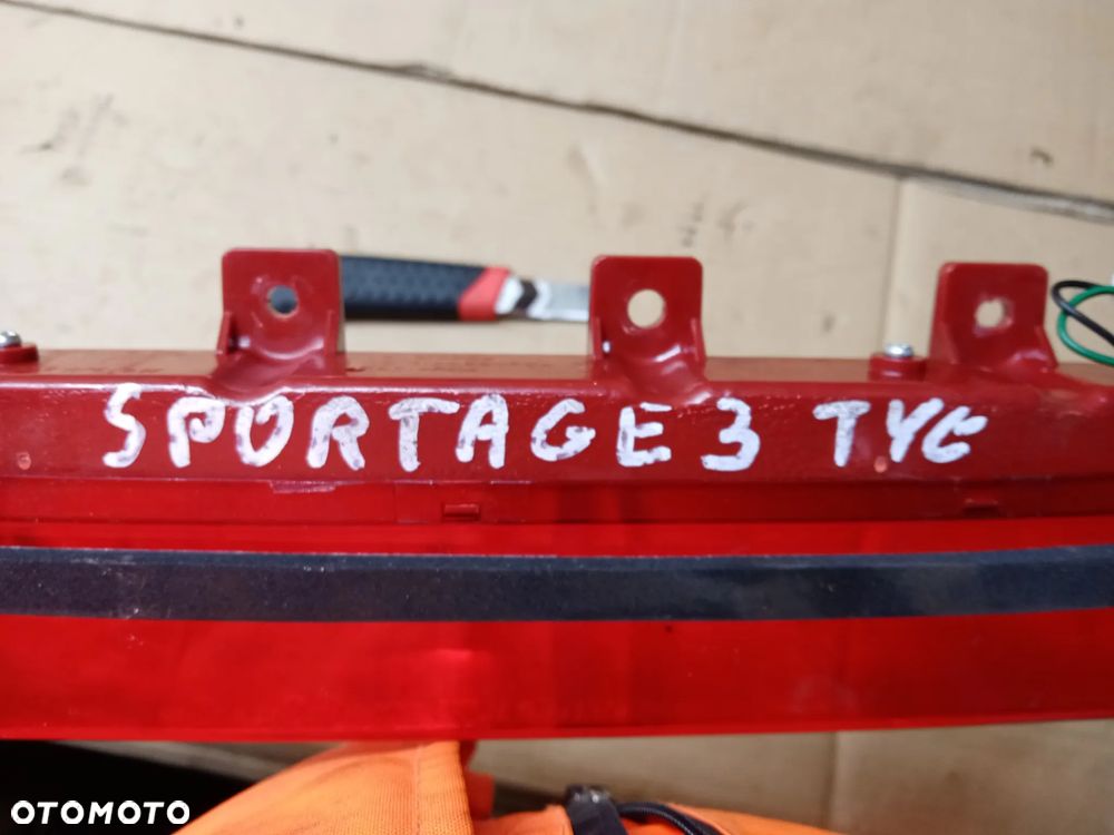 Trzecie światło stop Kia Sportage III - 4
