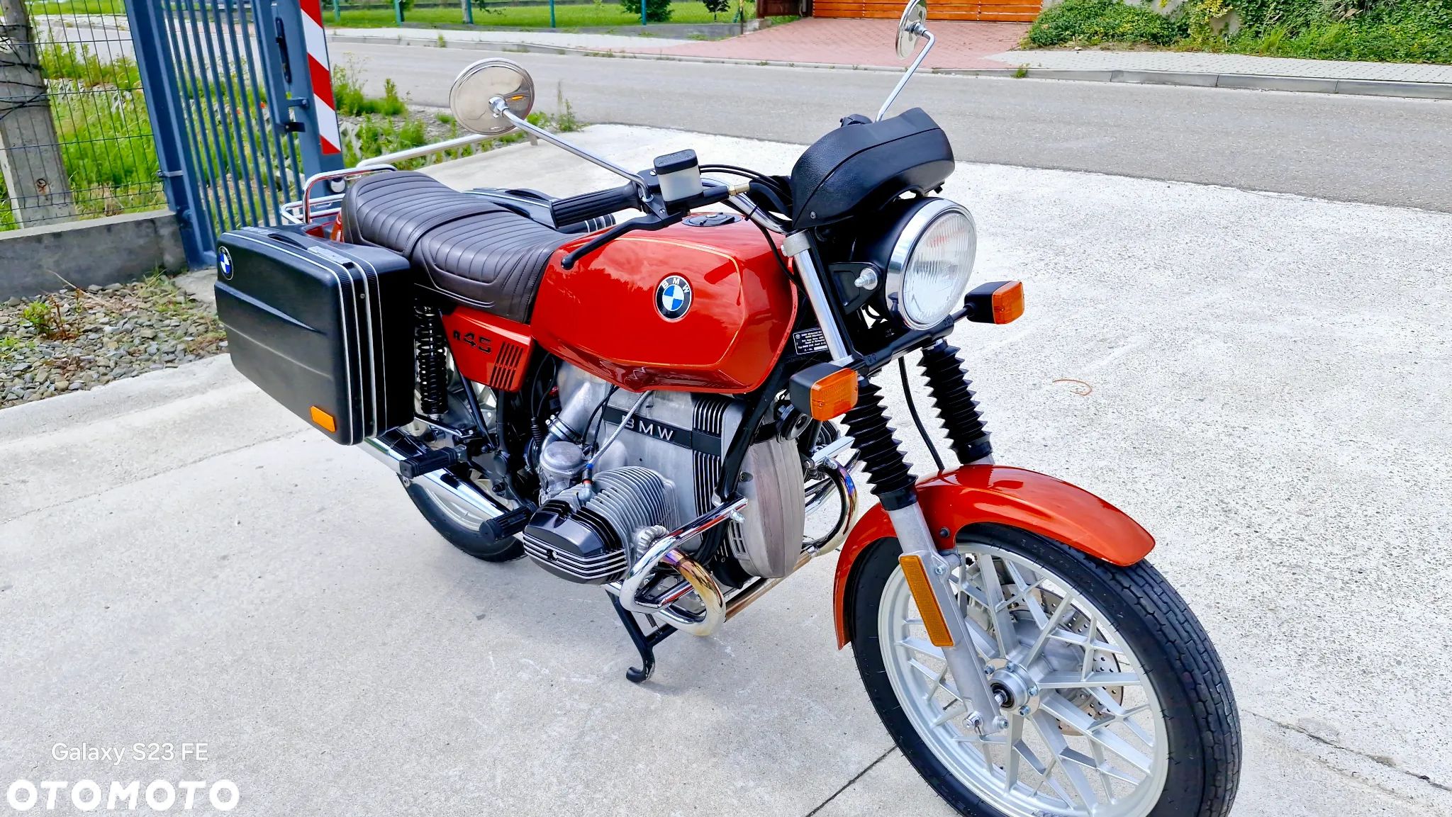 BMW R - 1