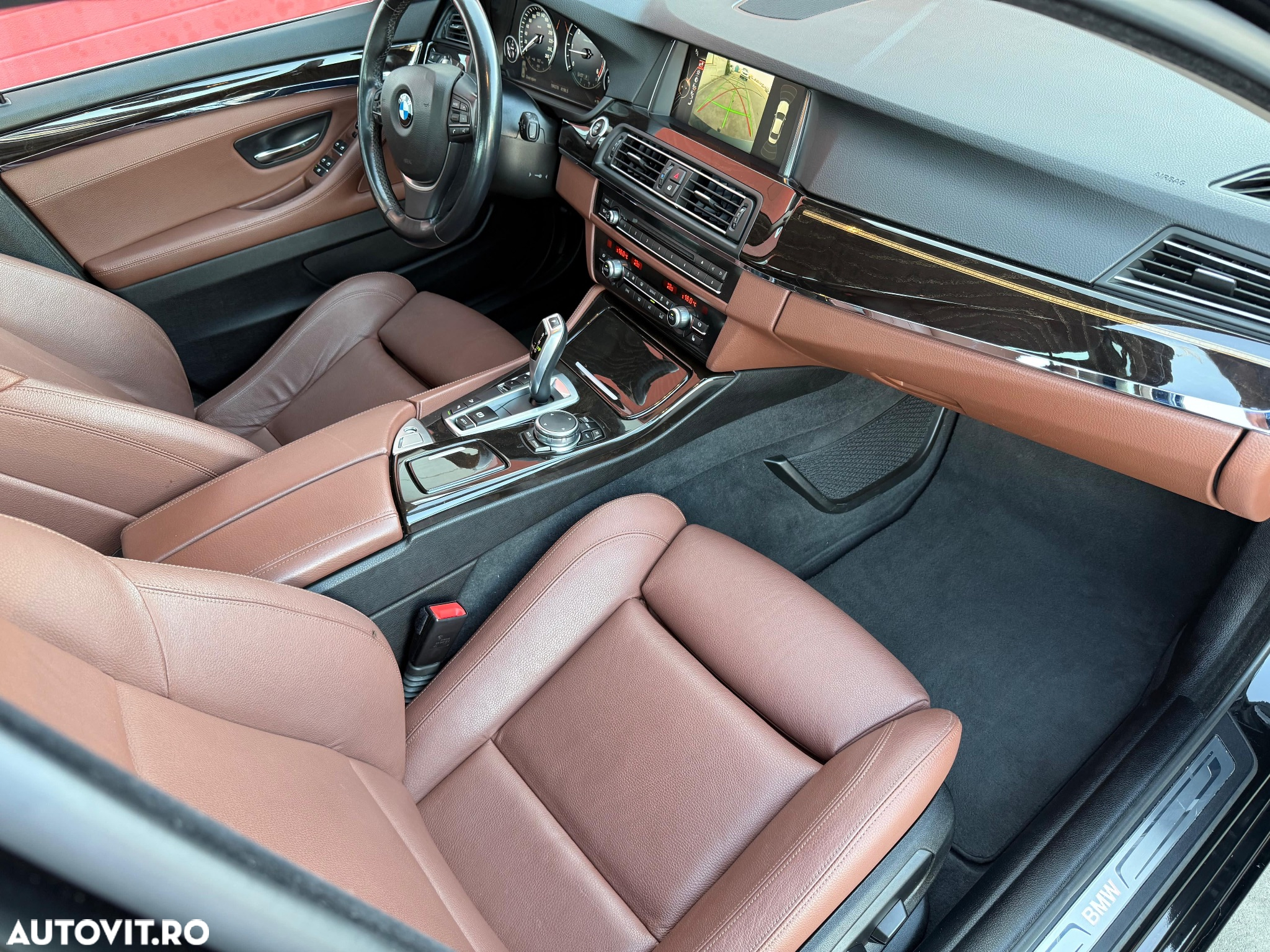 BMW Seria 5 520d xDrive AT - 11