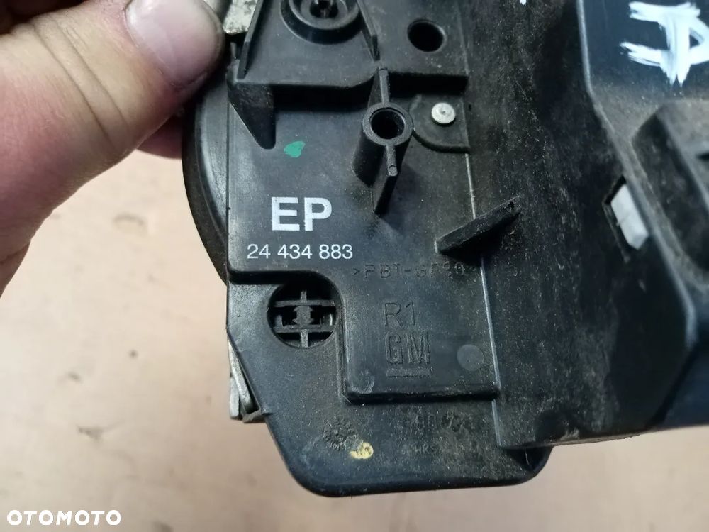 Zamek drzwi prawy przód klamka Opel Corsa C 24434883 - 5