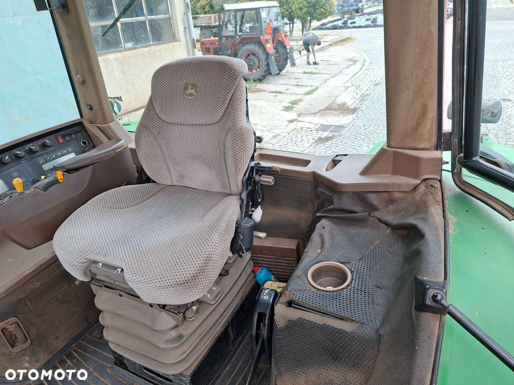John Deere 8210 4X4 - 9