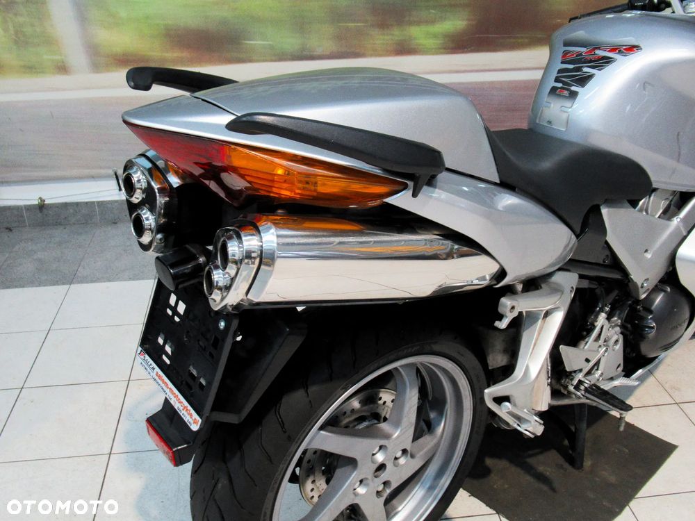Honda VFR - 27