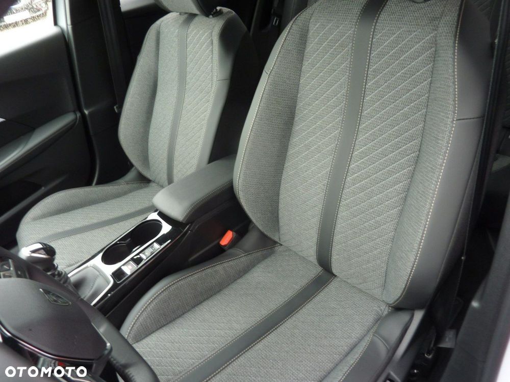 Peugeot 2008 - 10