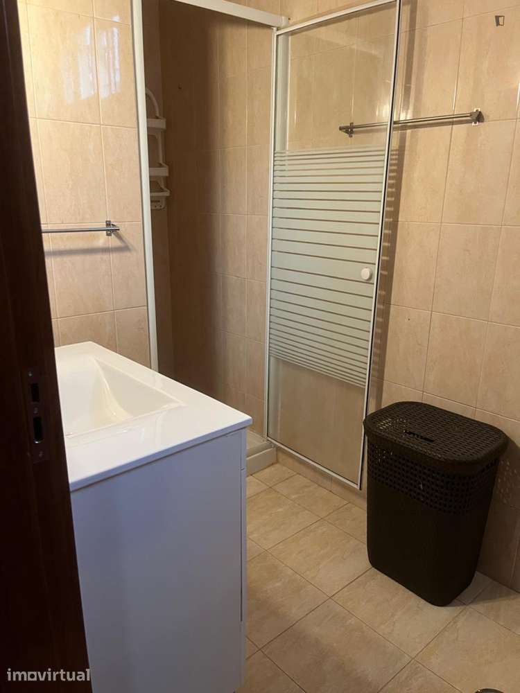 Quarto - localizado em Massarelos Porto - Grande imagem: 4/8