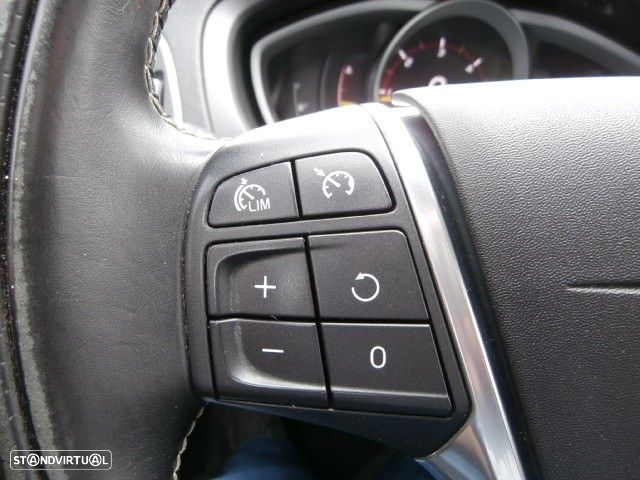 Volvo V40 2.0 D2 R-Design - 26