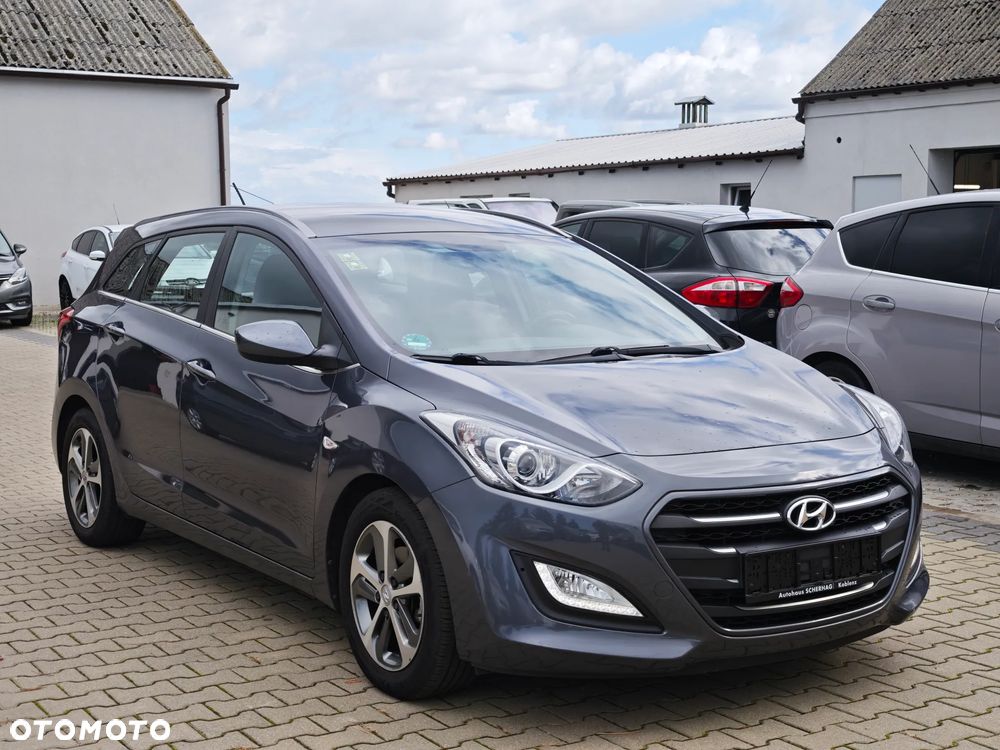 Hyundai i30 blue Kombi 1.6 GDi YES Gold - 1