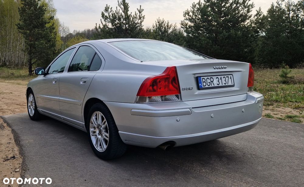 Volvo S60 2.4D Momentum - 4