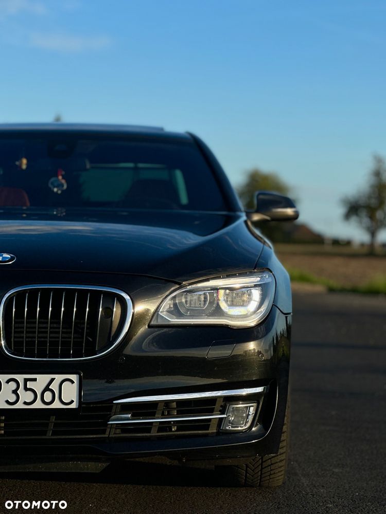 BMW Seria 7 750i xDrive Edition Exclusive - 3
