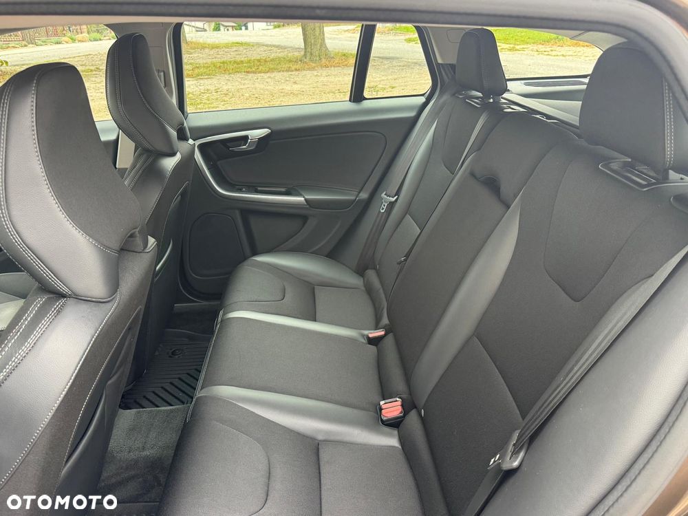Volvo V60 Cross Country D3 Drive-E Momentum - 27