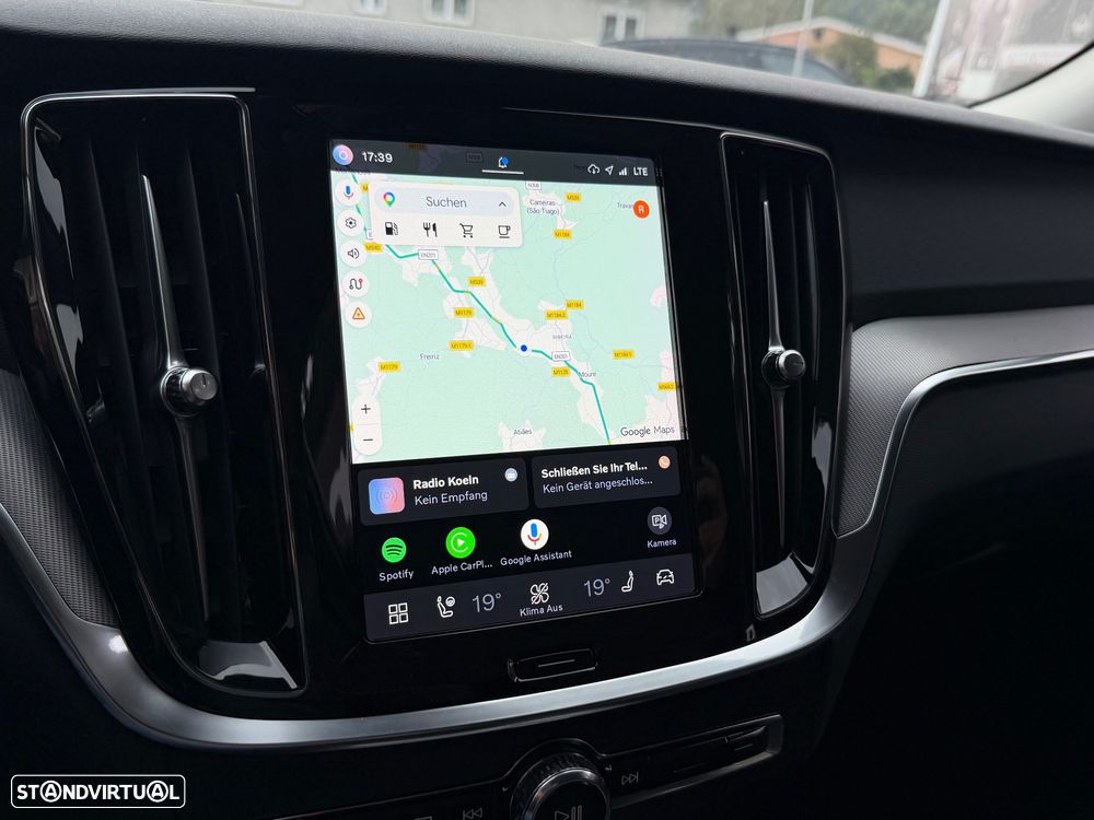 Volvo V60 2.0 B4 Plus Dark Auto - 11
