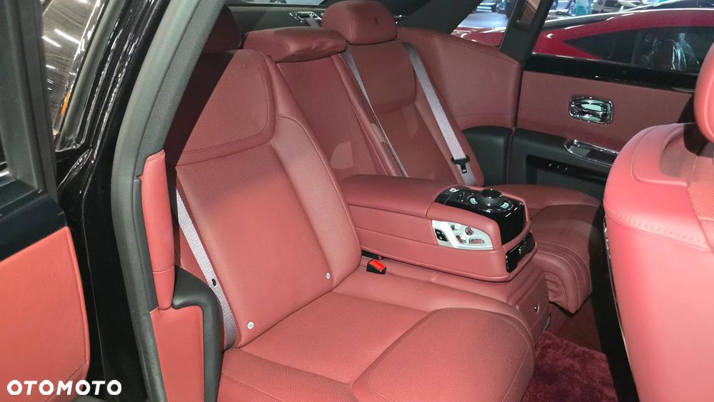 Rolls-Royce Ghost Standard - 12