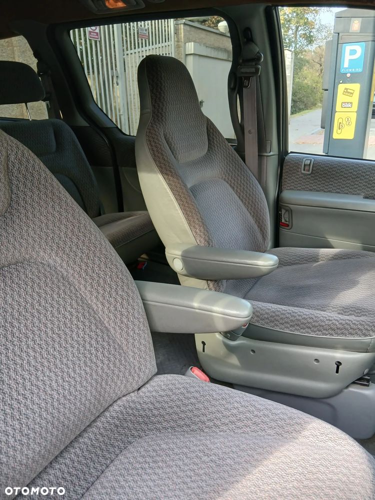 Dodge Grand Caravan - 19