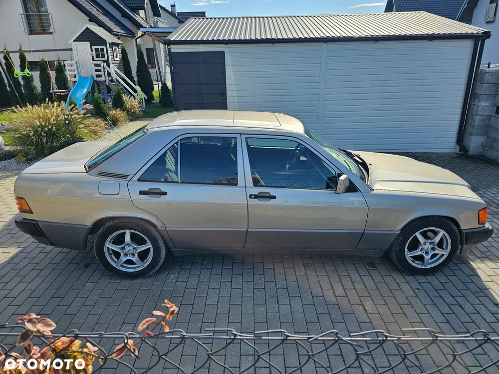 Mercedes-Benz W201 (190) - 9