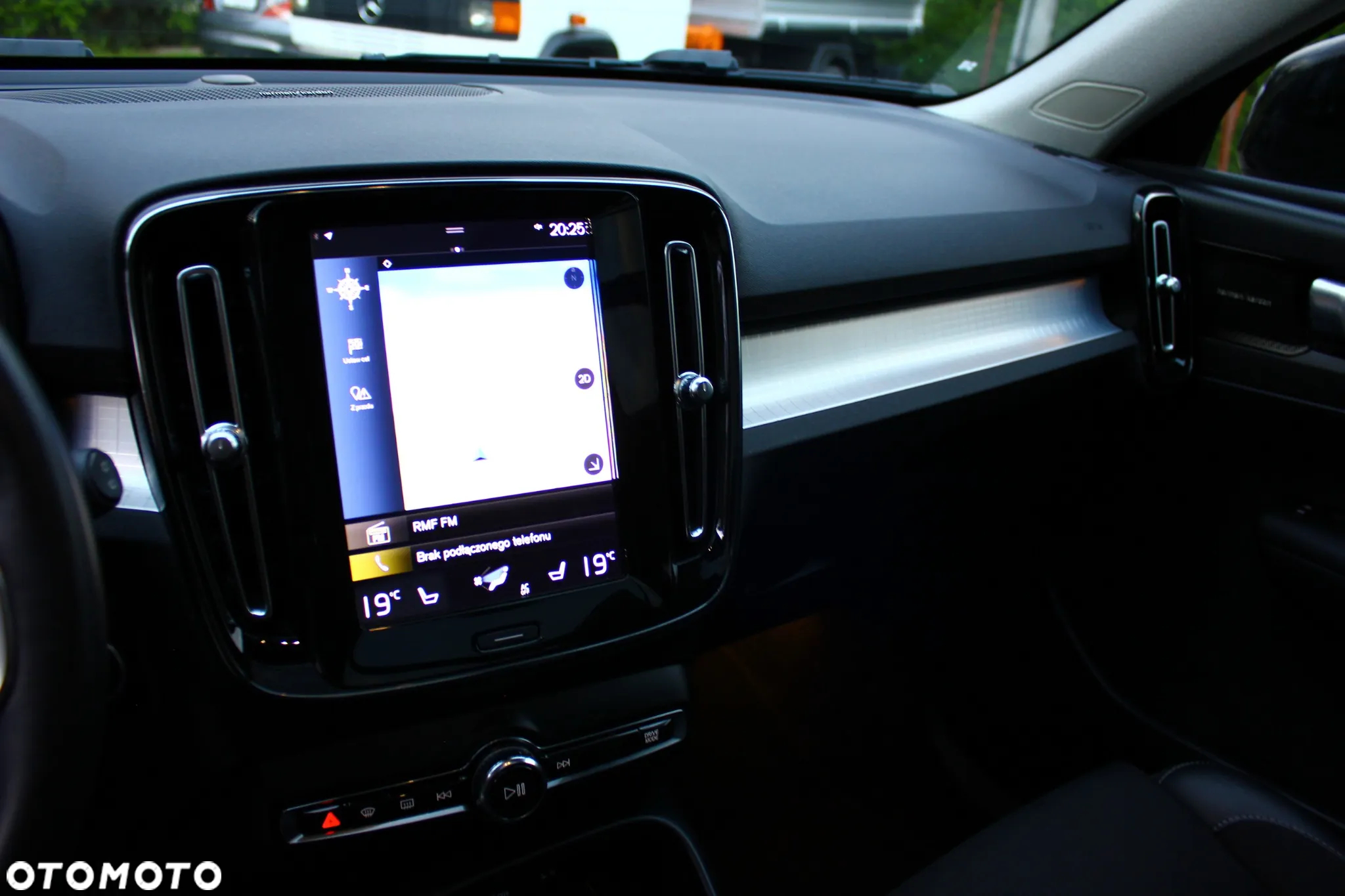 Volvo XC 40 D3 Geartronic Momentum Pro - 26