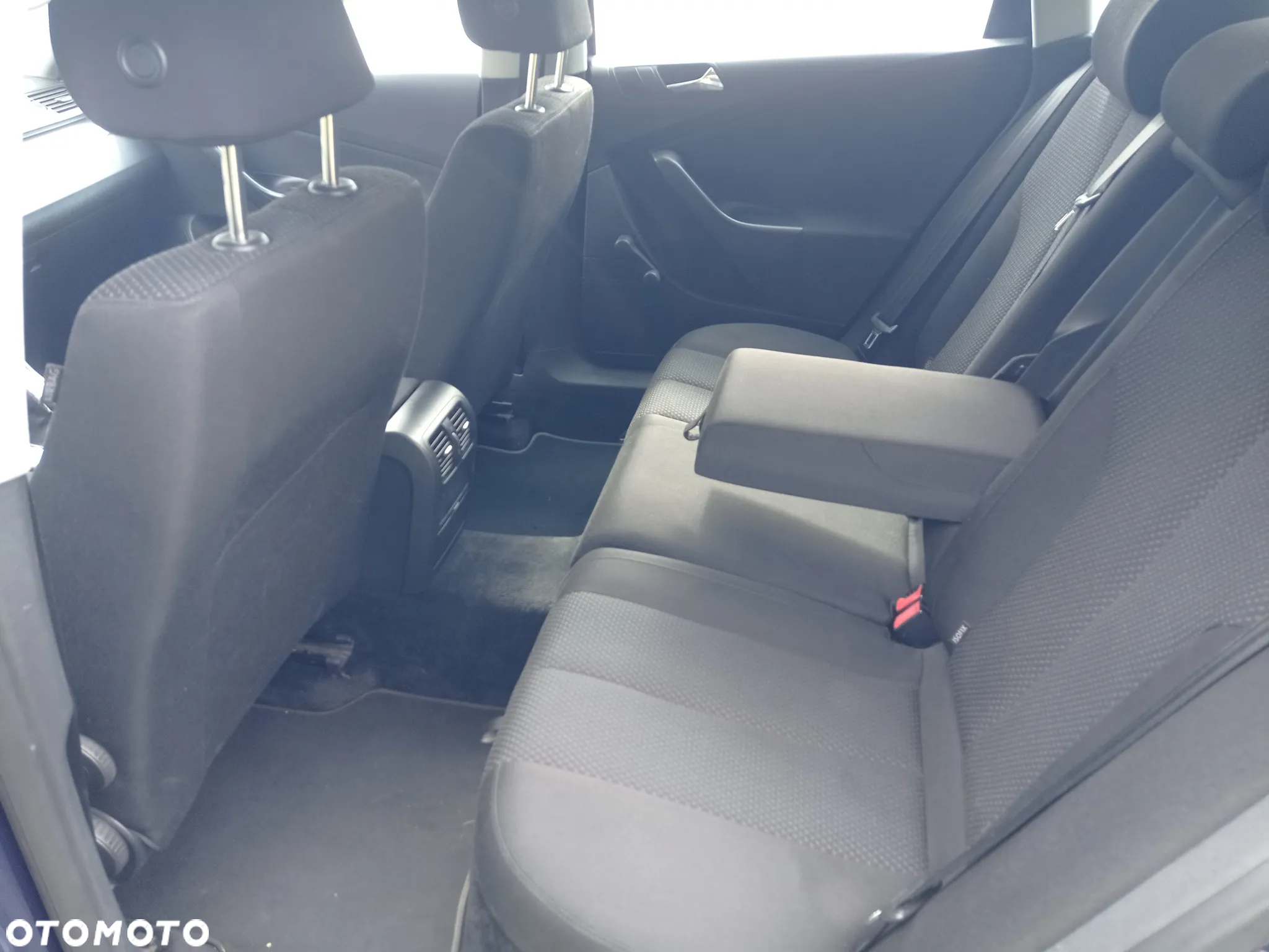 Volkswagen Passat - 13