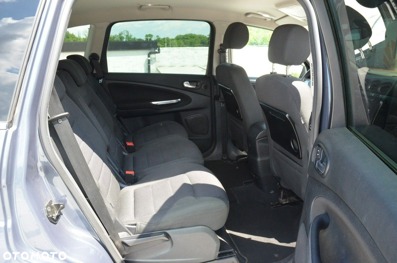 Ford S-Max - 32