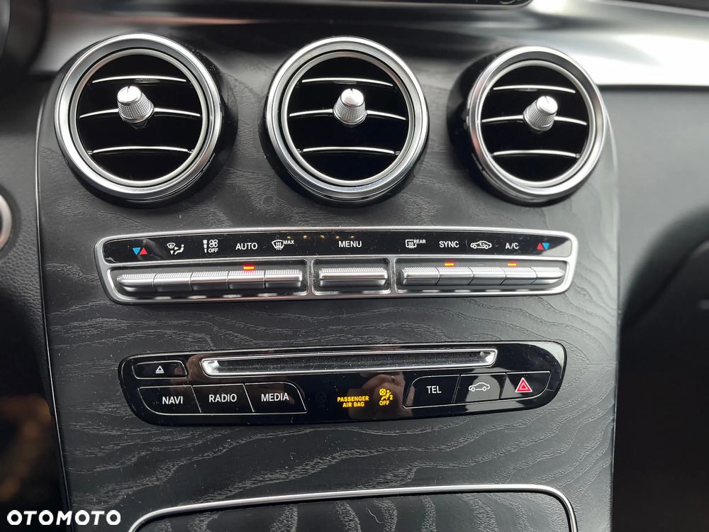 Mercedes-Benz GLC 250 4Matic 9G-TRONIC AMG Line - 22