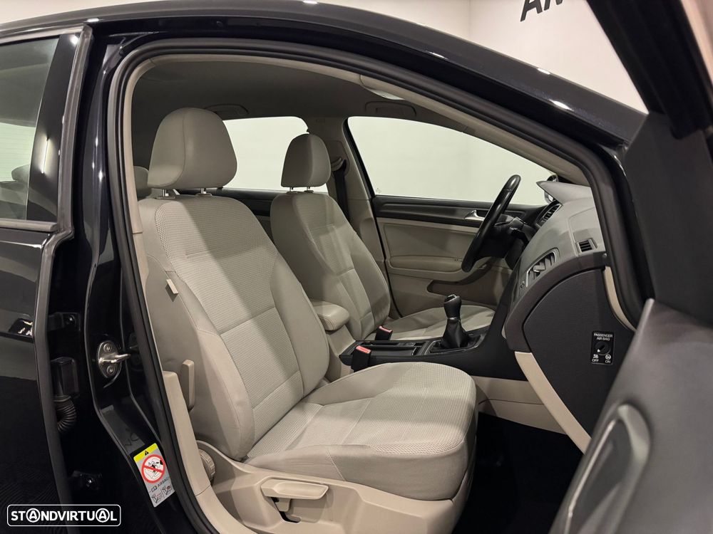 VW Golf 2.0 TDI Confortline - 7