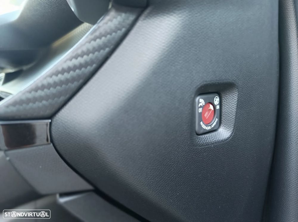 Peugeot 2008 1.2 PureTech Allure Pack EAT8 - 29