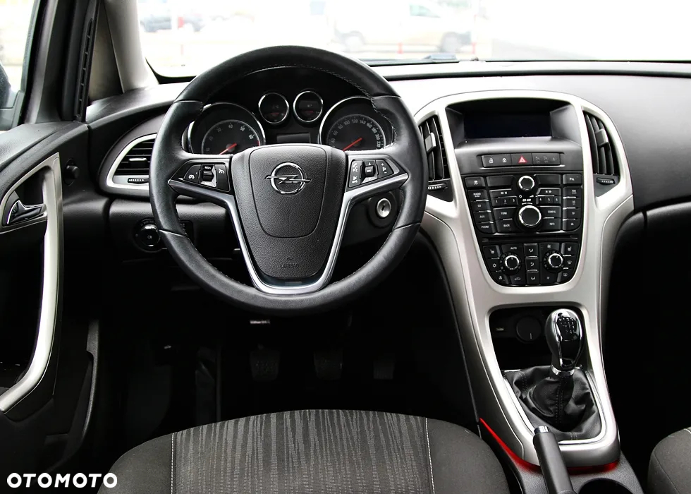 Opel Astra IV 1.4 T Cosmo - 8