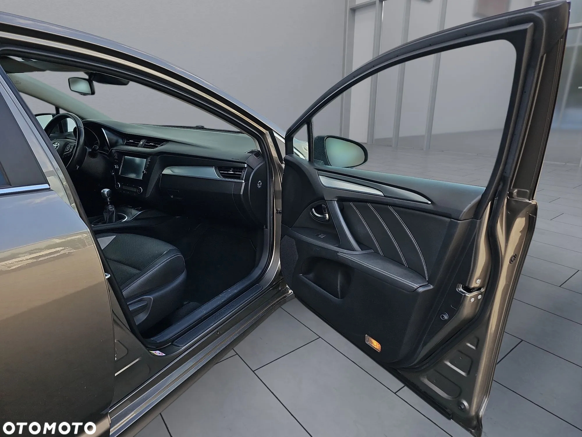 Toyota Avensis 2.0 D-4D Prestige - 17