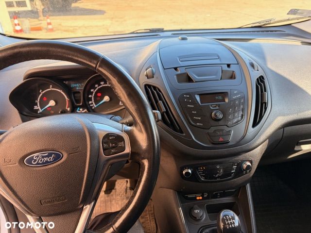 Ford transit courier - 13