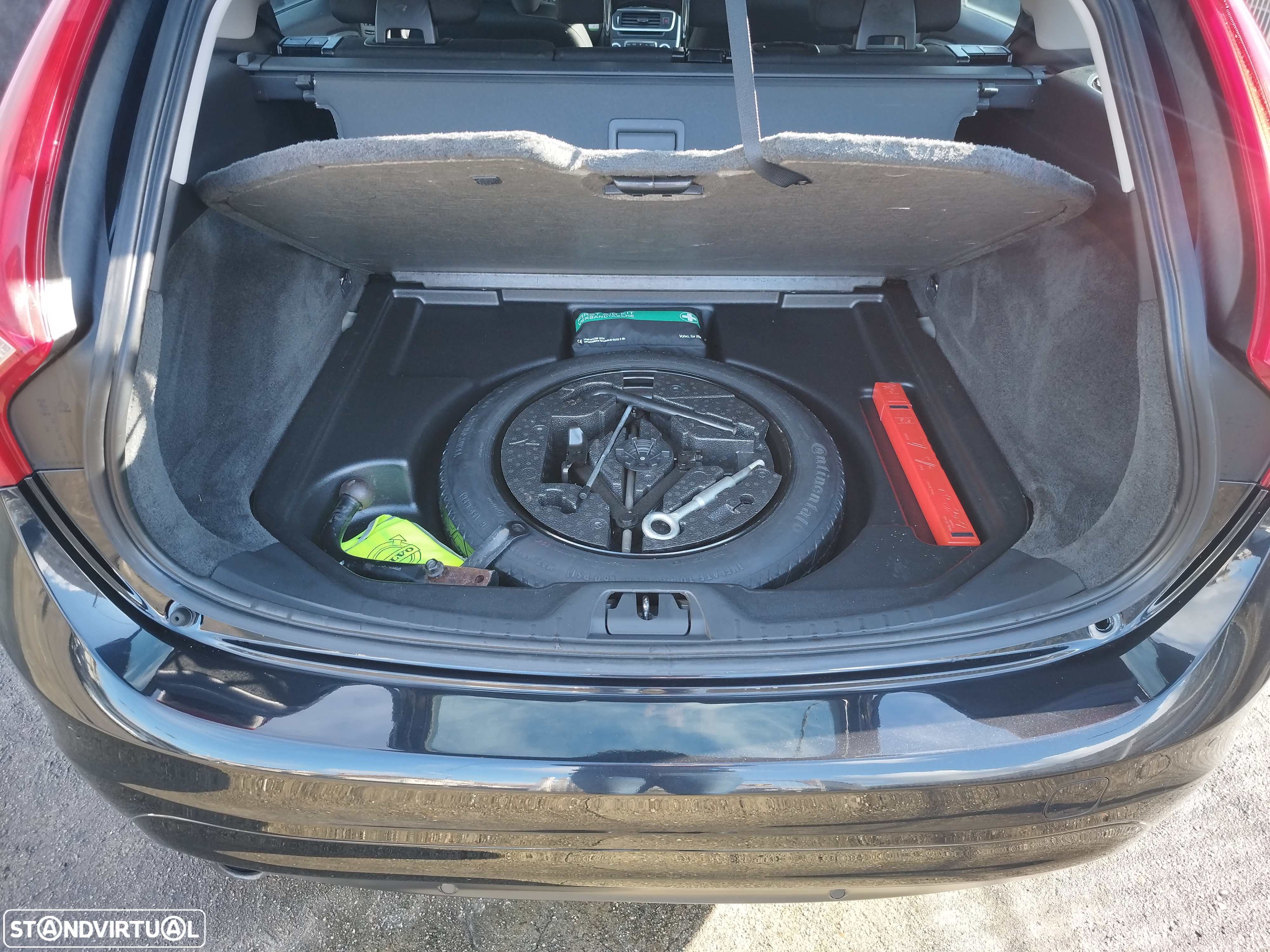 Volvo V60 D2 Momentum - 24