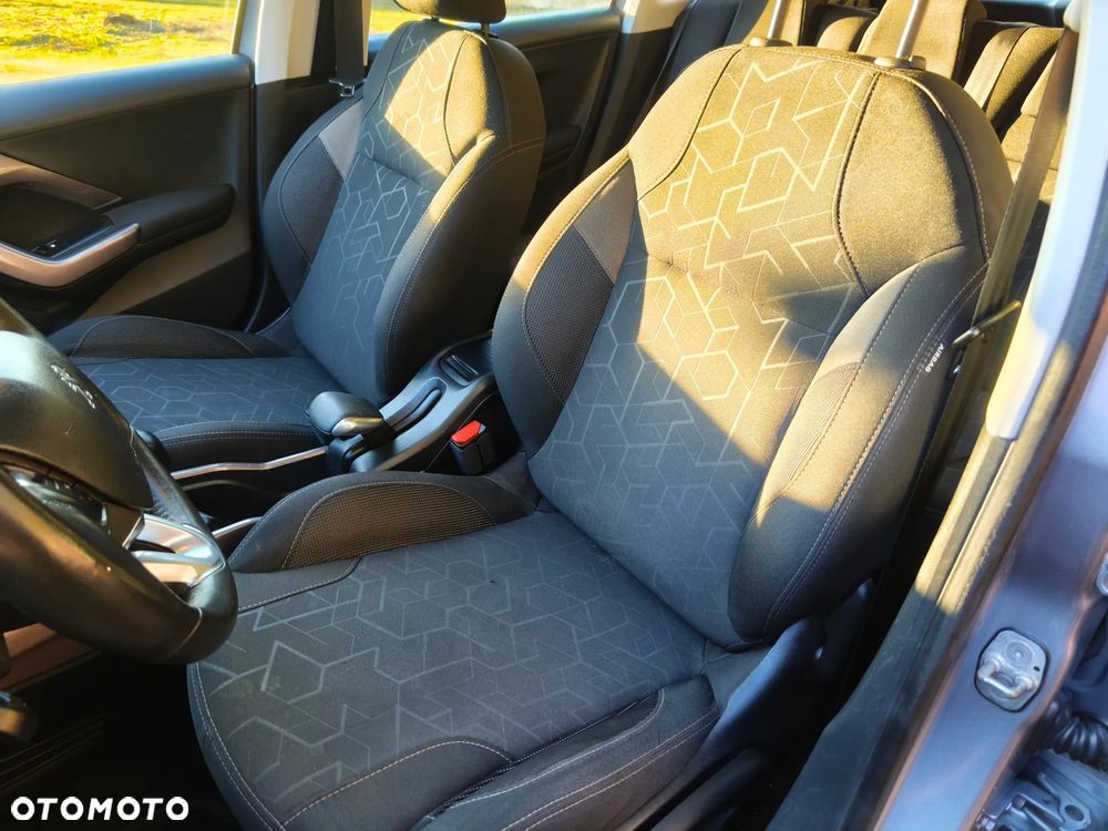 Peugeot 2008 1.6 BlueHDi Style S&S - 12