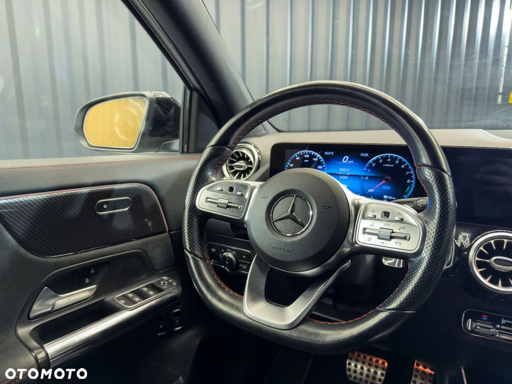 Mercedes-Benz GLA - 31