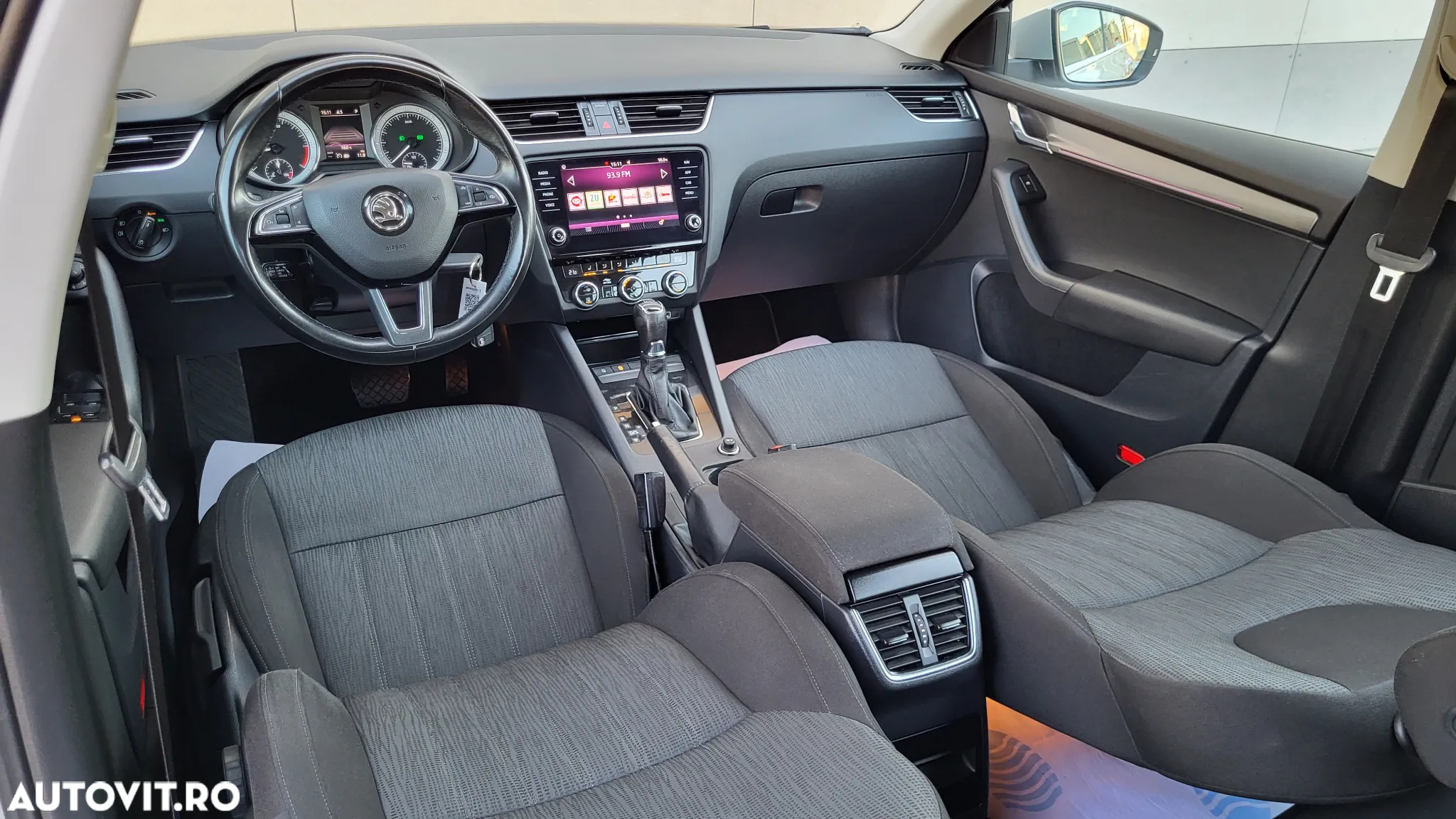 Skoda Octavia Combi 2.0 TDI (Green tec) DSG Style - 5