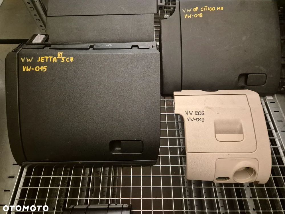 VOLKSWAGEN PORSCHE SCHOWEK PASAŻERA, ŚRODKOWY, KIEROWCY. - 9