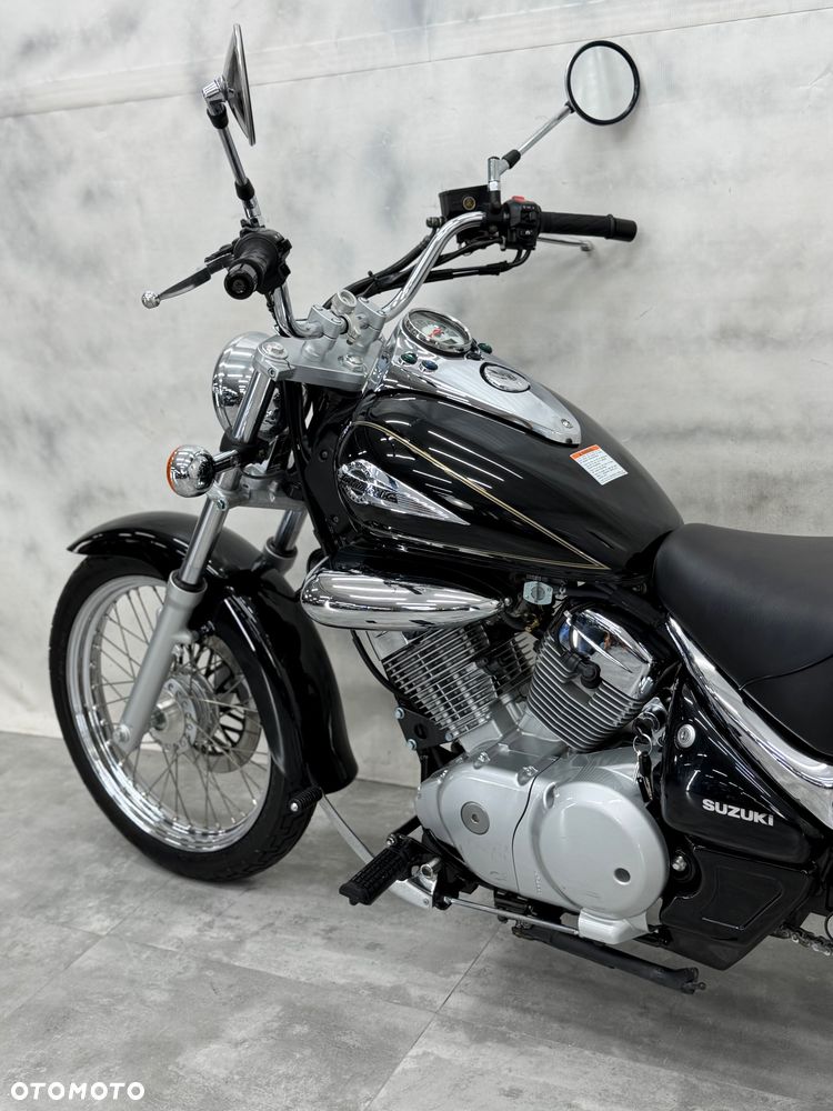Suzuki Intruder - 19